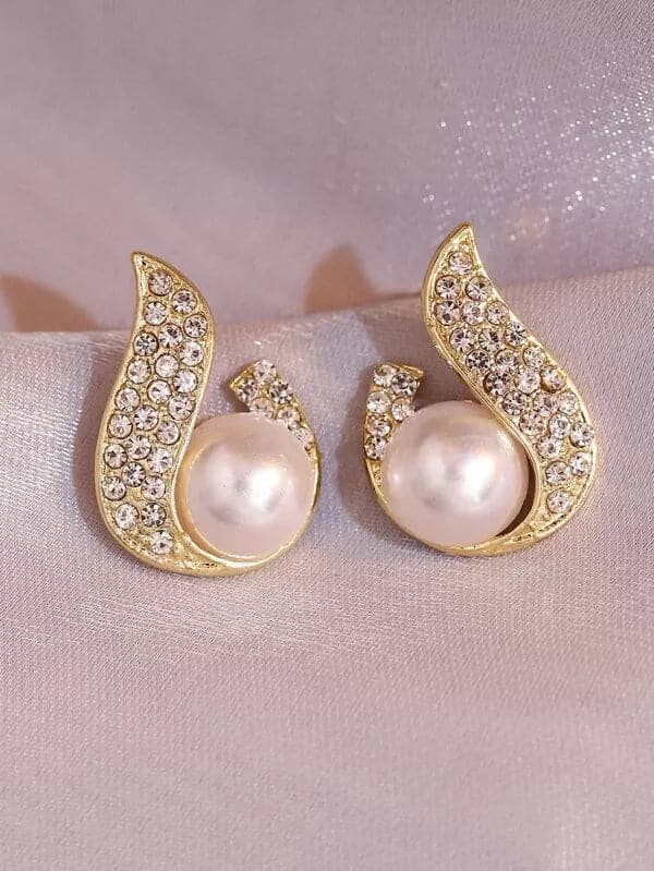 - Rhinestone & Faux Pearl Decor Stud Earrings - earrings at TFC&H Co.